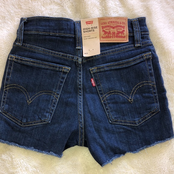 Levi Shorts - Picture 1 of 3